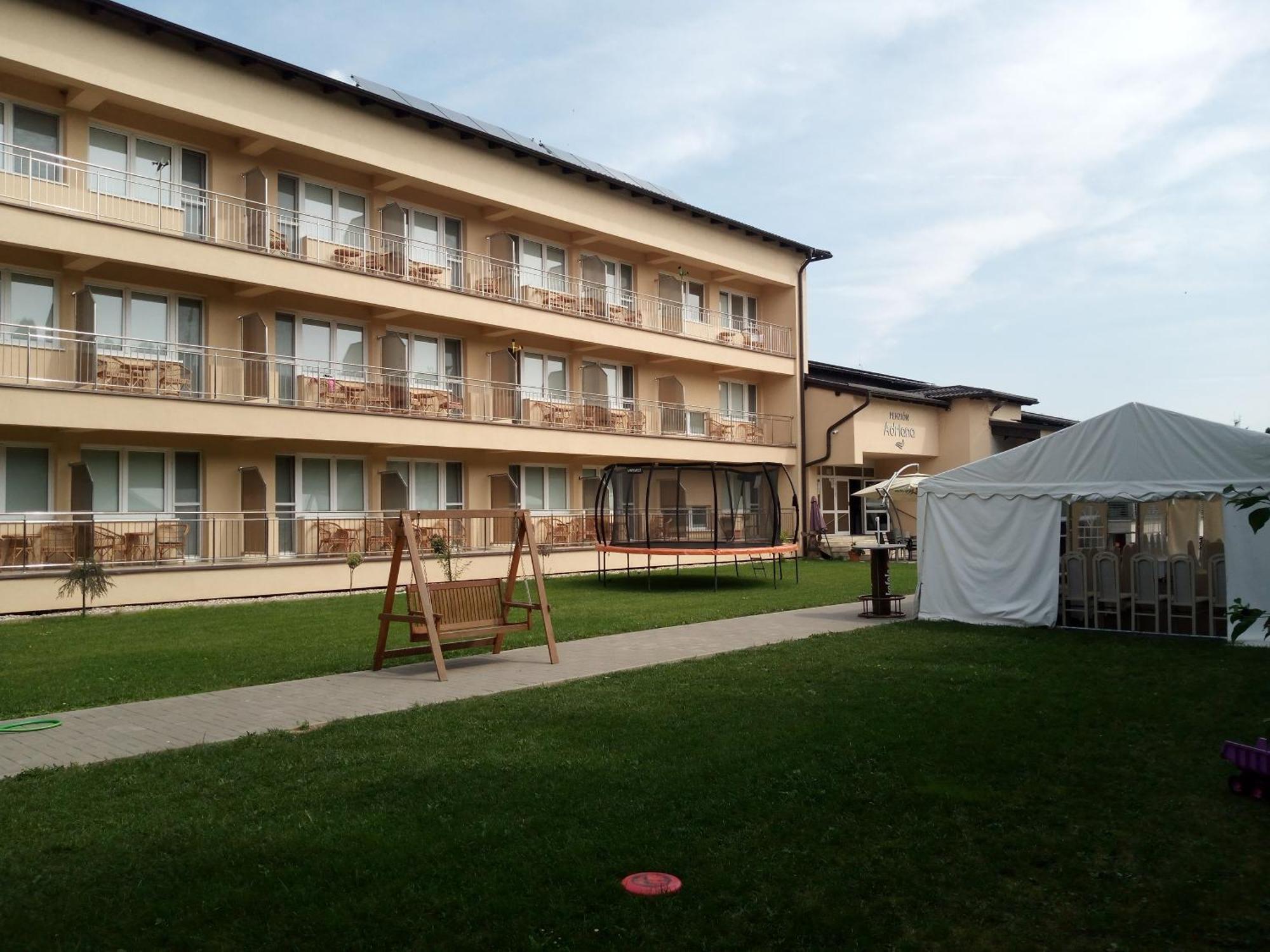 Penzion Adriana Nové Mesto nad Váhom Exterior foto