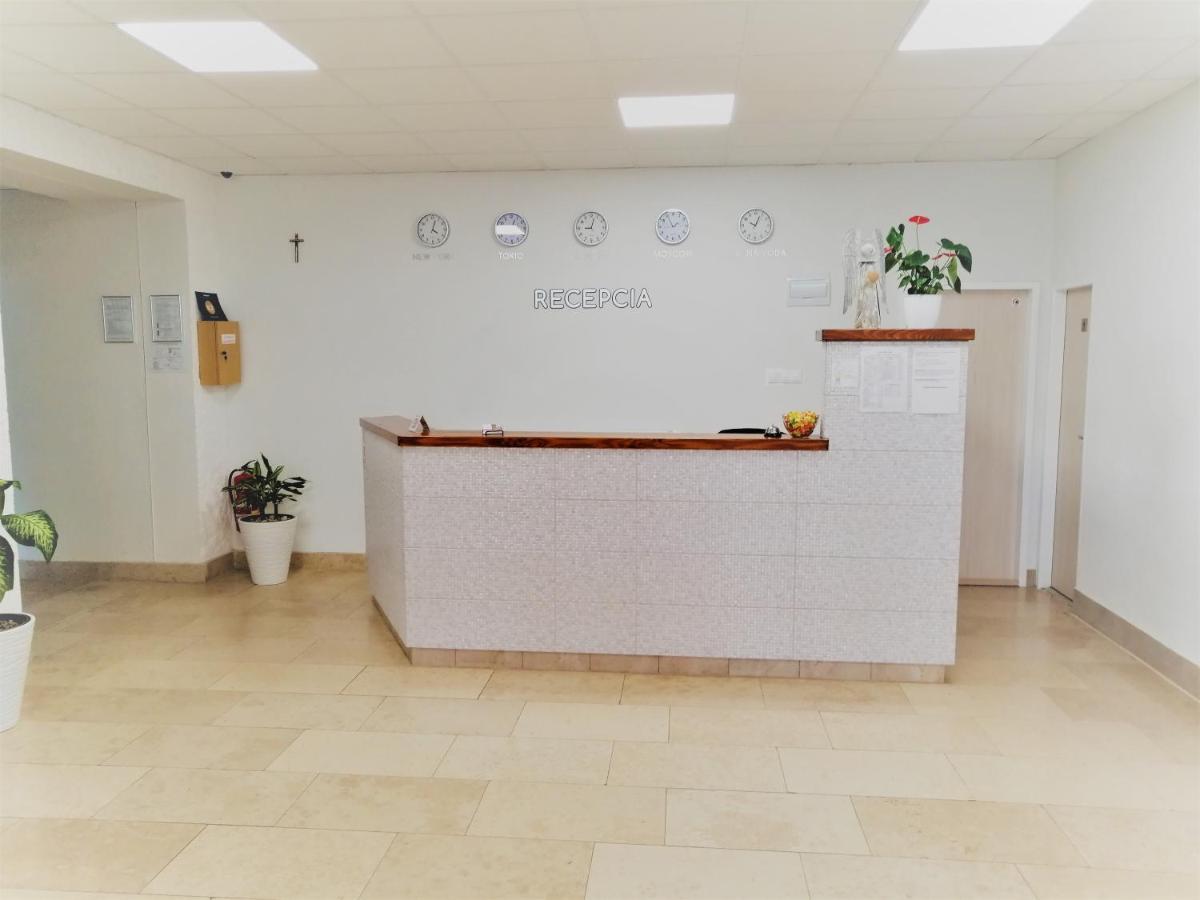 Penzion Adriana Nové Mesto nad Váhom Exterior foto